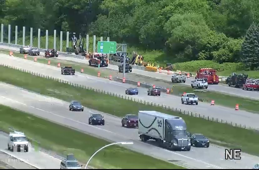 MarkieMinnesota's tweet photo. Hard to see but an excavator rolled over on MN 77 exit ramp to 35E. https://t.co/XaNqHAXBWX