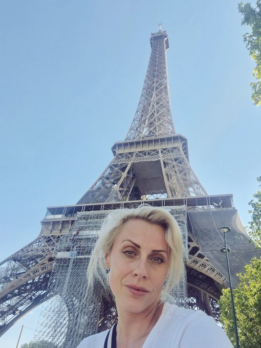 I'm still in Paris...if you wana meet me https://t.co/0HWthsmOr5