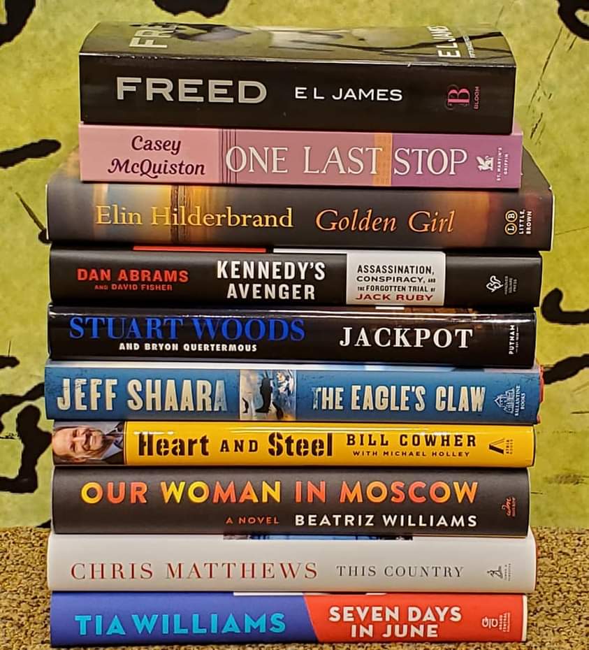 BNCampHill's tweet photo. It's new release Tuesday! From Elin Hilderbrand to Kevin Hart, we have something for everyone! Come in and pick up your favorites today!
#bnmyweekendisbooked #BNBestYearYet #BNcamphill #NewReleaseTuesday https://t.co/FcRIAw0p0m