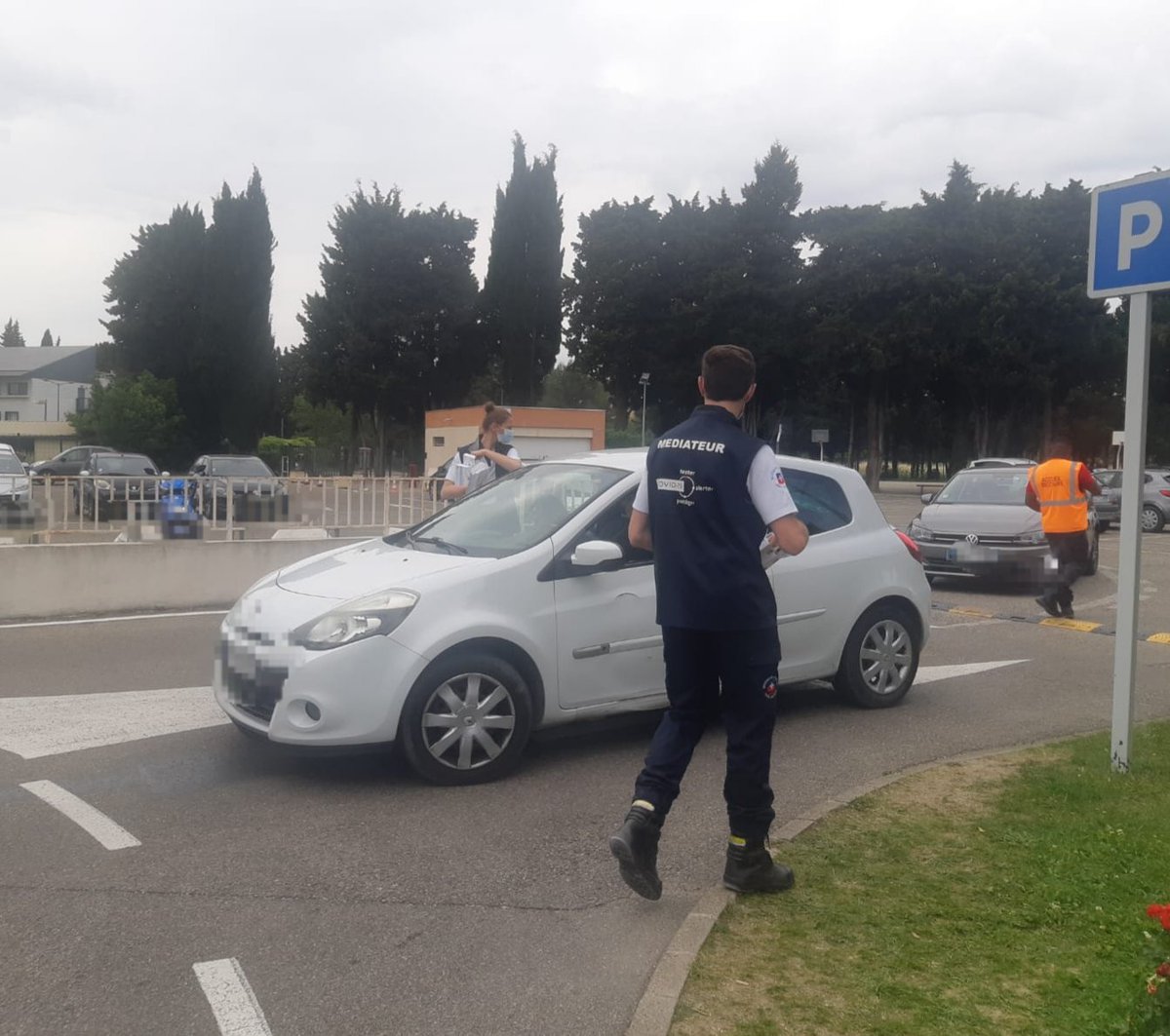 Prefet84's tweet image. #covid19 Distribution d'#autotests &amp;amp; sensibilisation à la #vaccination auprès des etudiants majeurs du campus @CCIVaucluse
L'occasion pour @Prefet84 @ARSPaca d'échanger avec des étudiants du BTS diététique &amp;amp; du Brevet Préparateur en #Pharmacie mobilisés pendant la crise sanitaire