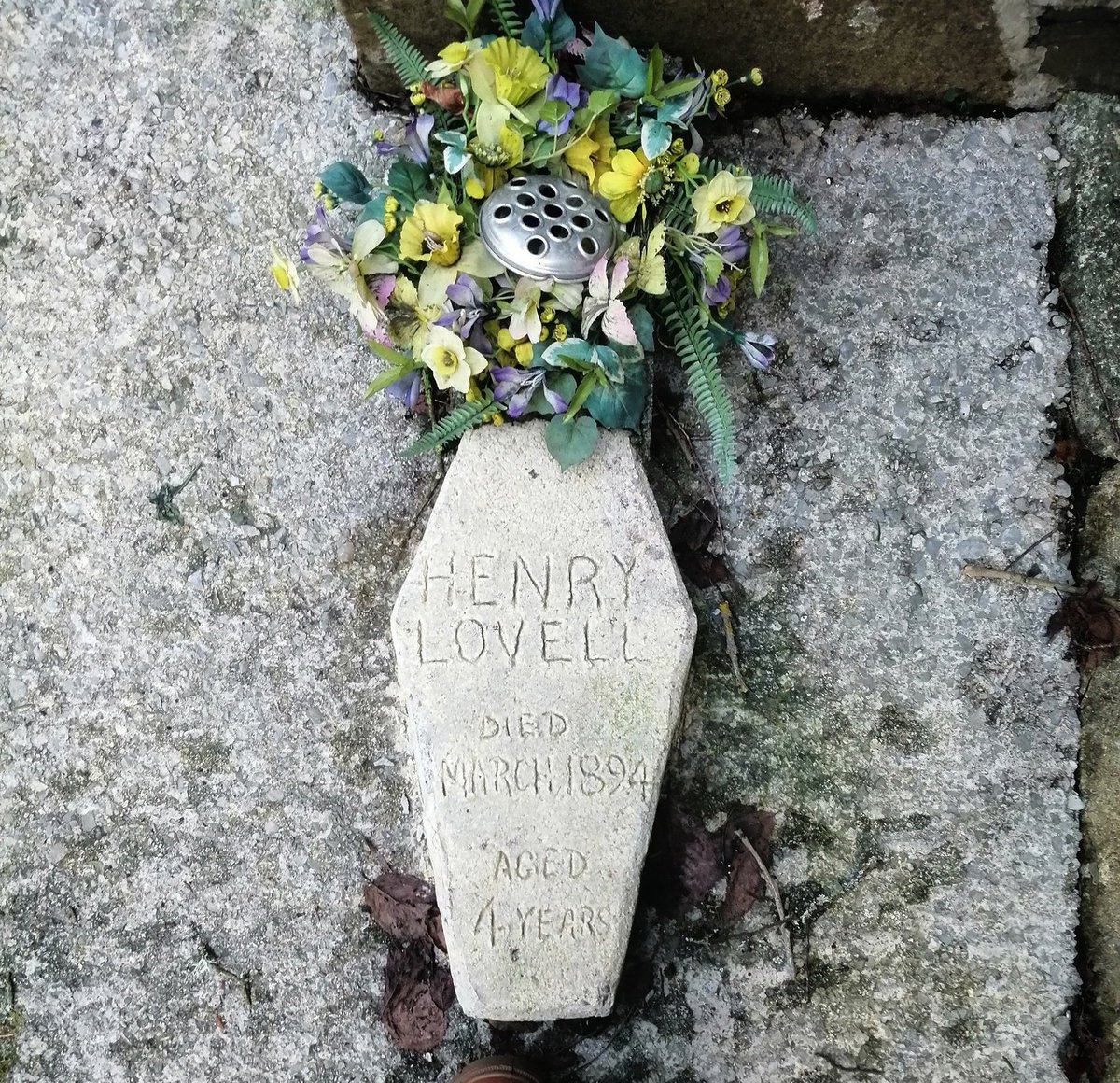Wishing you a wonderful #GRTHM 📜 

Take a moment to remember this little guy who died of pneumonia in 1894.

He came from a well-known travelling family and is buried in Llanllwni. 

Henry Lovell
Died
March 1894
4 years

💖

#Wales #History