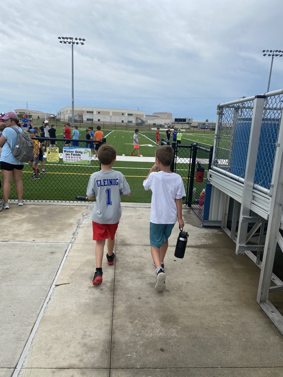 thestudbolt's tweet photo. Griffin has a great time this morning at Football camp. Thanks Coach’s and City of Portland!!!  🏈 #class2032 https://t.co/kxkQpW3fFC
