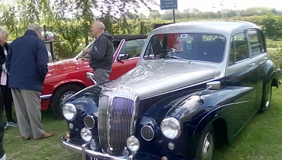 UDCVS's tweet photo. Probably the ultimate #Daimler Conquest Century. A late model, 1957, with fully automatic transmission and improved dashboard with white on black instruments. Lovely original condition too 👌 https://t.co/rAAuYAJHmc