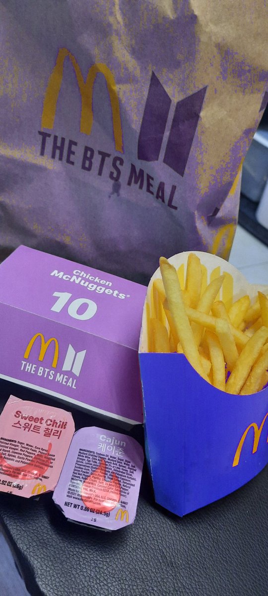 BeyondTheSweett's tweet photo. GRACIAS GRACIAS GRACIAS 🇲🇽💜 @McDonaldsMexico @McDonalds @bts_bighit #BTSMeal #BTS https://t.co/kRLFp25dLv