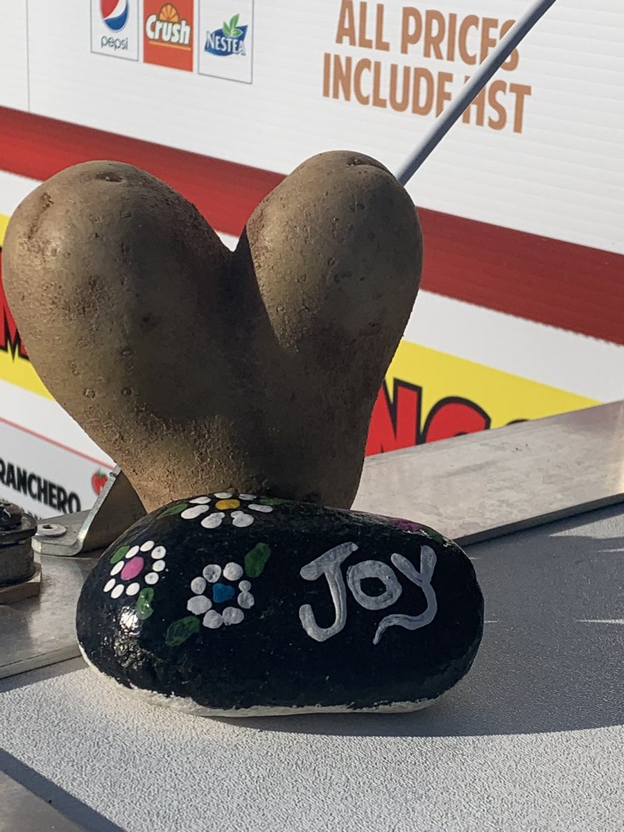 Open 11-7pm every Thursday to Sunday! Please use bigdsdoghouse@gmail.com for any inquiries, I don’t use Twitter enough and want to focus on the food!      bigdsdoghouse.com.   Instagram: Big Ds Dog House and Poutine! Thanks for all the support and love!