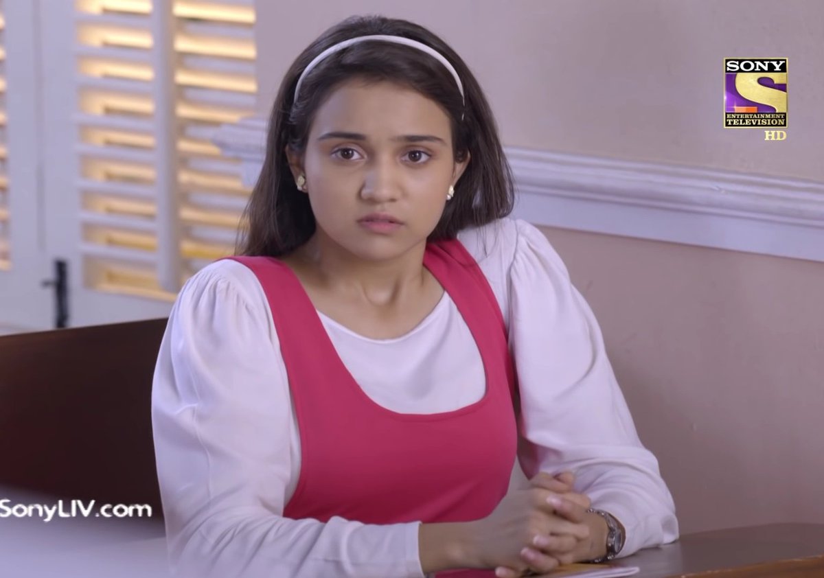 lmKash9's tweet photo. This is the version of diminishing returns that Naina heard JBR explain 🤣: Aur aise hai Sameer aur Naina ka pyaar - Pehle pyaar bohot gehra tha phir Sameer Delhi chala gaya, pyaar thoda kam ho gaya (1/2)
#YehUnDinonKiBaatHai
@irandeeprai @Ashisinghh
#AshiSingh #RandeepRai https://t.co/seidGxcEeW