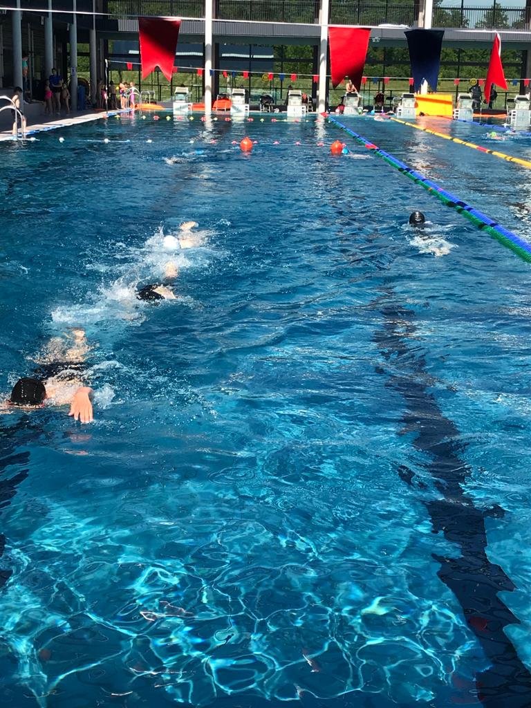 Vandaag weer voor het eerst sinds tijden de zwem-loop combinatie getraind met onze enthousiaste multi-sport kids! Wil jij dat ook een keer proberen?
Dinsdag 8 juni ben je welkom van 15:30 - 18:15 in Utrecht Oost! Voor details en opgave: zie flyer.