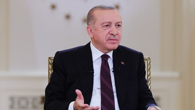 Cumhurbaşkanı Erdoğan: "Ben ekonomistim. Kaynak üretmek nasıl olur, bunun üzerine çalışacaksın. Bir şey yap. Yol yap. İstanbul'un her tarafı delik deşik." (İstanbul'u 25 yıl AKP kadroları yönetti)