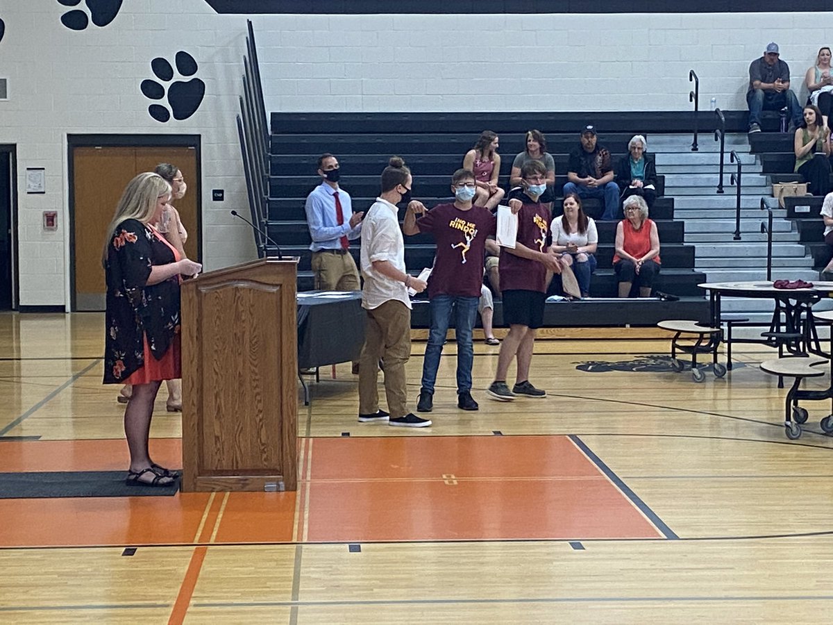 SrtaMaestra's tweet photo. 8th grade celebration and recognition! #reedsvillesd #positiveattributes #dontloseyoursenseofhumor https://t.co/WkVWp5POId