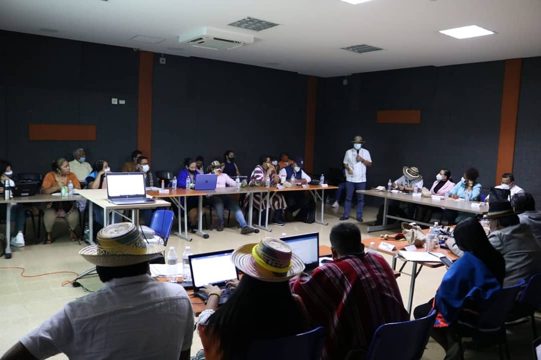 danivaldesc's tweet photo. Acompañando y actuando en pro de las garantías de derechos humanos, siendo el diálogo la oportunidad, medio y ruta hacia las conquistas sociales de y para los pueblos #Indígenas en #Medellín. ✊🏾 https://t.co/4LlfAoDdzV