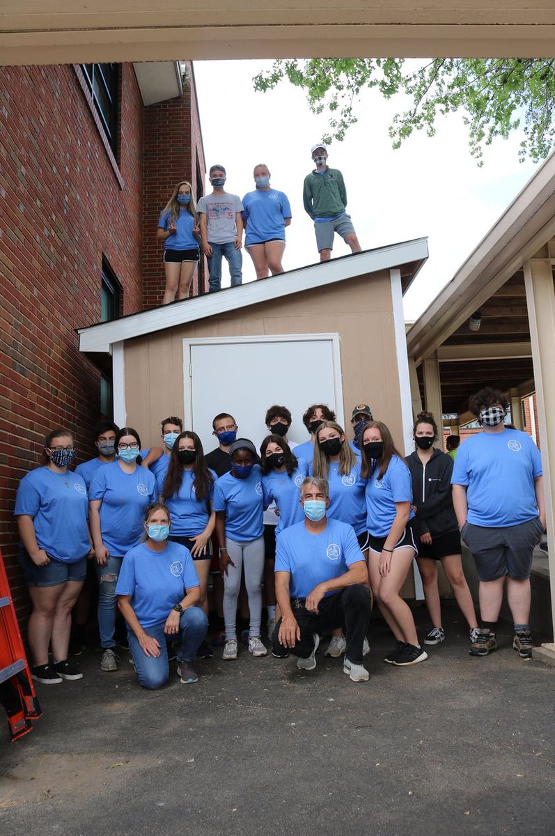 Mehlville_HS's tweet image. Our Geometry-in-Construction students have finished building and installing a shed for Mosaic Elementary School that will be used to store playground and P.E. equipment. Great work! #WeAreMehlville #msdr9