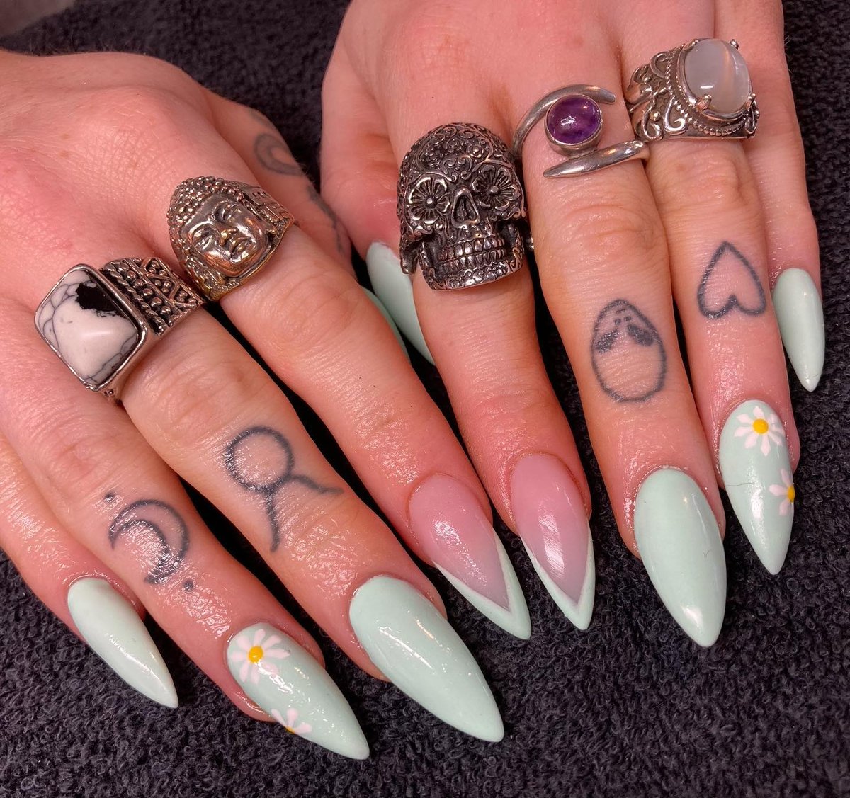 NailchemyUK's tweet photo. Fresh and fantastic set done by @nailsbykellit
Using
Genesis Acrylic
Apple Blossom and Artisan Paints
#gelnails #acrylicnails #stilettonails #showscratch #nailchemyuk #nailchemy #nailart #nailsofinstagram #nailsoftheday #nailsonfleek #ilovenails https://t.co/BsPxISWEJ5