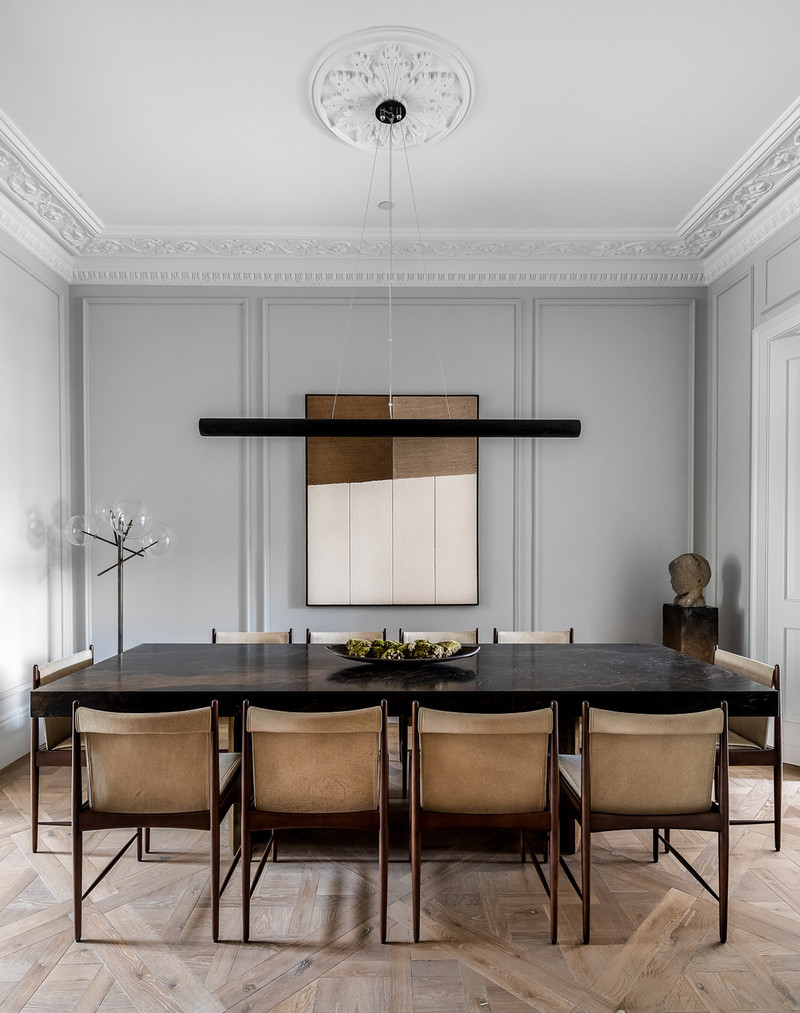 El equipo de 'Banda Design Studio' usó materiales nobles y obras de arte abstracto en esta casa sofisticada y acogedora que se sitúa en el corazón de Londres.
ow.ly/r1cb50F003L