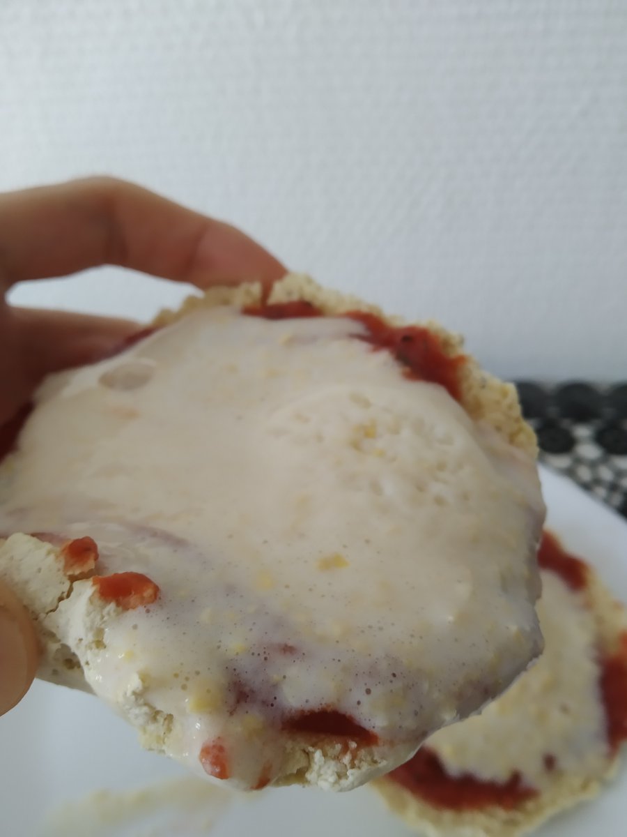 Bonsoir, ceci est du "fromage" totalement vegan et fait maison, qui fond à la cuisson et super pas cheeeer✨

RT si tu veux la recette (et viens follow si t'es nouveau !) ♥