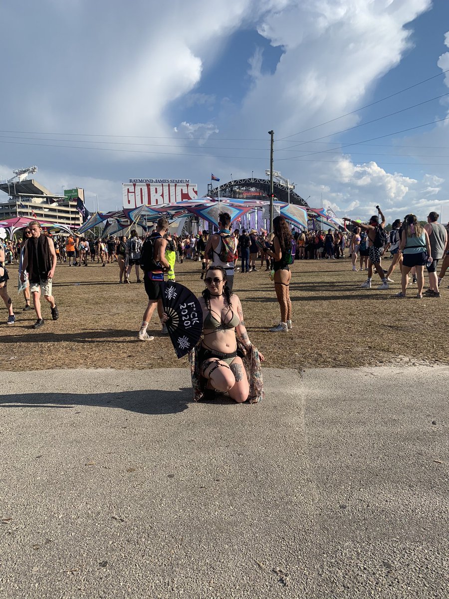 amandastarrett's tweet photo. Nothing better than finally being back to festival szzznnnn https://t.co/0kGsnmba2D
