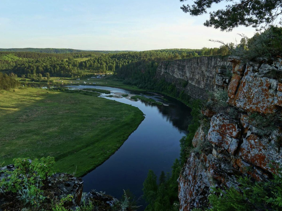 Река гребень. Лимоновский гребень на реке Юрюзань. Река Юрюзань. Речка Юрюзань. Лимоновский гребень Башкирия.