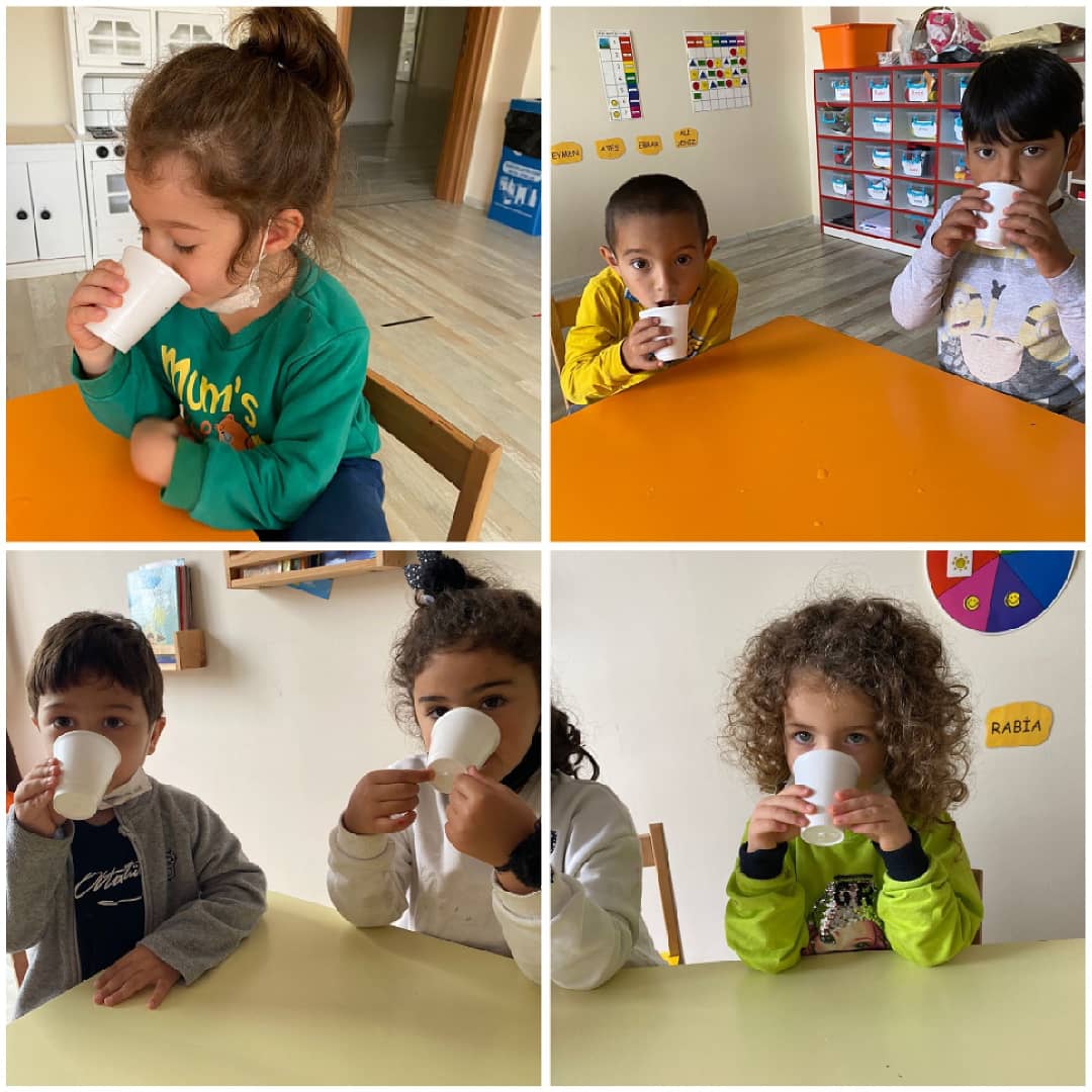 SehitEren's tweet photo. Limon nasil bir meyvedir? Ekşi mıdır, tatli mıdır? Meyve mıdır sebze mıdır? Ağacı var mı peki? Ya faydalari? Bugün limonu tanıdık kendi ellerimizle harika limonatalarimizi yaptık  @izekier53 @okuloncesi34MEM @BuyukcekmeceMem @hasan_uygun91 @ms_saygili @HikmetARAS34 @1983guldenn https://t.co/pK7RcQsjRw