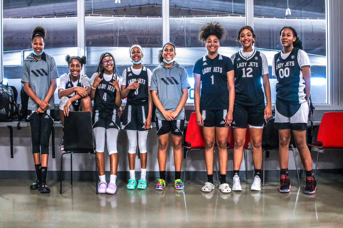 FamHoopsDallas's tweet photo. These youngsters (13/14U) put in work this wknd. 4-0 vs some talented 15/16U squads this wknd at the Drive Nation Showcase! The Lady Jets enjoyed the experience & loved being in a building where iron was sharpening iron. 🦾 #LadyJetsLewis #Allin #Goals #LettersOfIntent https://t.co/FhCrLdAw5q