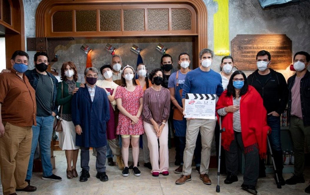 MasTelevisionMx's tweet photo. ¡SOS ESTÁN GRABANDO! 
@Televisa inició las grabaciones de #SOSMeEstoyEnamorando adaptación de #ElSoderoDeMiVida el día de ayer, el estreno será el Lunes 6 de septiembre a las 6:30pm sucediendo a #EstaHistoriaMeSuena que inicia el 26 de Julio. https://t.co/WZzb4GqL4C