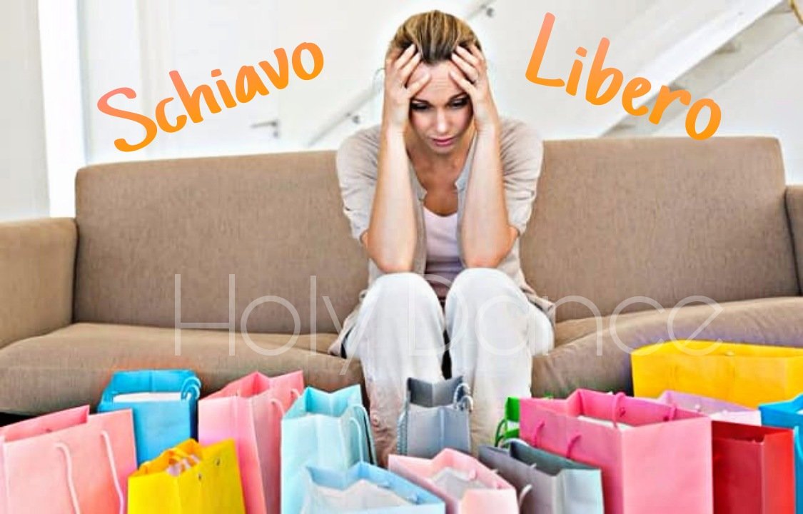 Holy_Dance's tweet photo. Un nuovo cellulare,l'ultima psp,un orologio alla moda,abiti,scarpe, accessori...ci riempiamo di oggetti come a colmare dei vuoti che però rimangono sempre lì.Ed io possiedo ciò che mi serve o mi faccio possedere dalle cose?Sono schiavo di ciò che ho oppure sono libero?
#Holydance https://t.co/NbBrKU9OBo