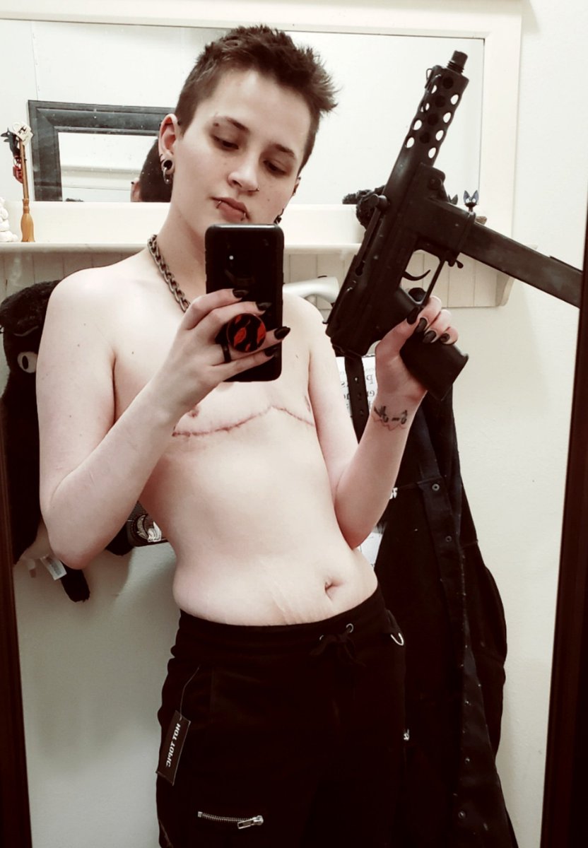 AnarcrowPunk's tweet photo. Happy Pride month! 🏳️🌈
A reminder from your local trans guy with a Tec-9: the first Pride was a riot 👏🏻🔥
#Punk #punkkid #queerpunk #queer #nonbinary #ftx #ftm #transmasc #transmasculine #edgy #rebel #weird #nonbinarytransguy #transguy #anarchopunk #PrideMonth2021 #PrideMonth https://t.co/kWsSzS2QyD