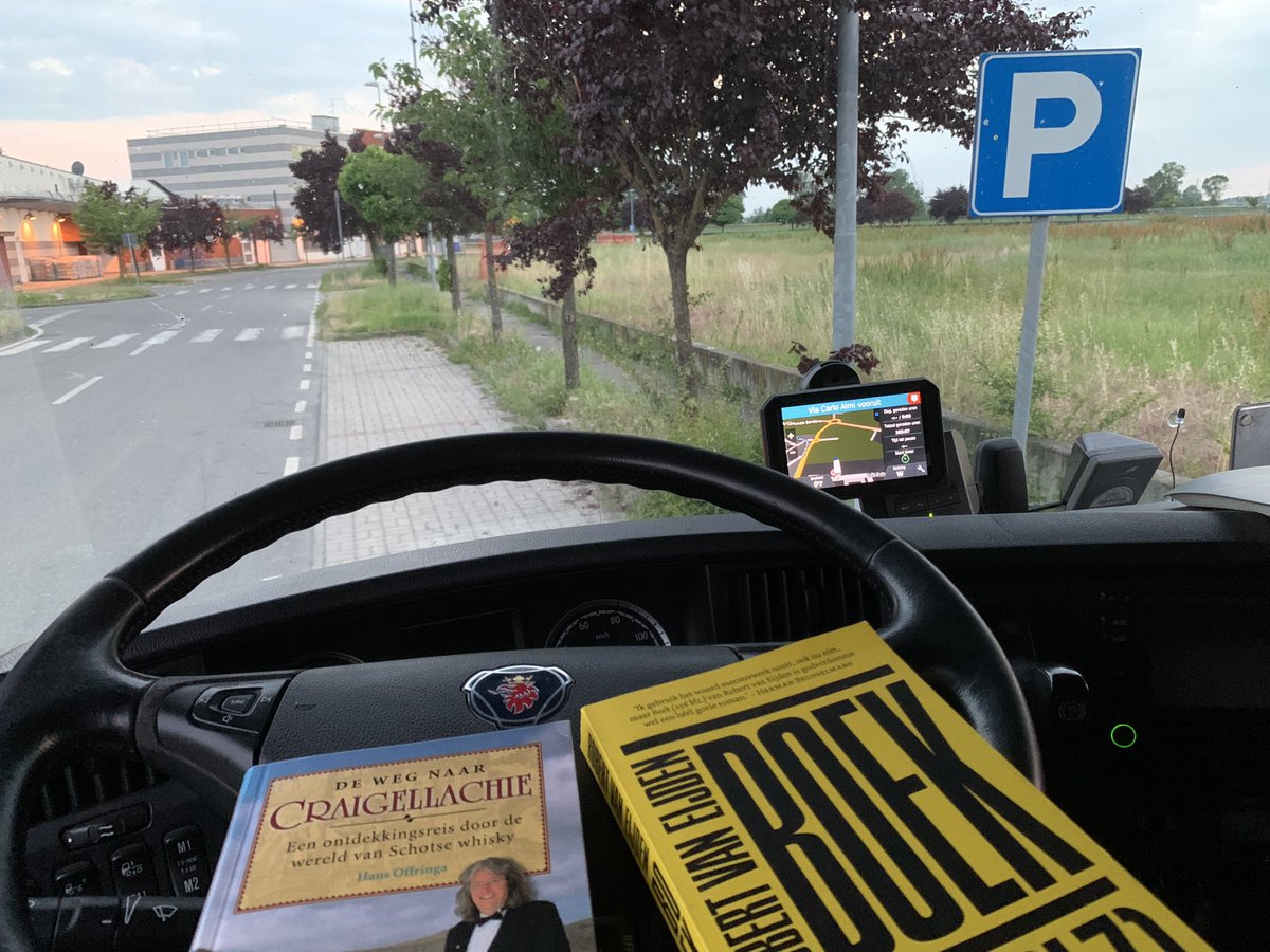 TimDeWolde's tweet photo. @HetMoet_nl @laurineverweyen @oorschotboeken @DeGroene Tja, wat lazen we vandaag? Nou, we zijn natuurlijk op “De Weg Naar Craigellachie”, en als we rijden dan lezen we niet! Maar als we dan een Peetje tijd hebben, dan pakken we al gauw een “Boek” van 256 blz.. https://t.co/82uRsDHO0E