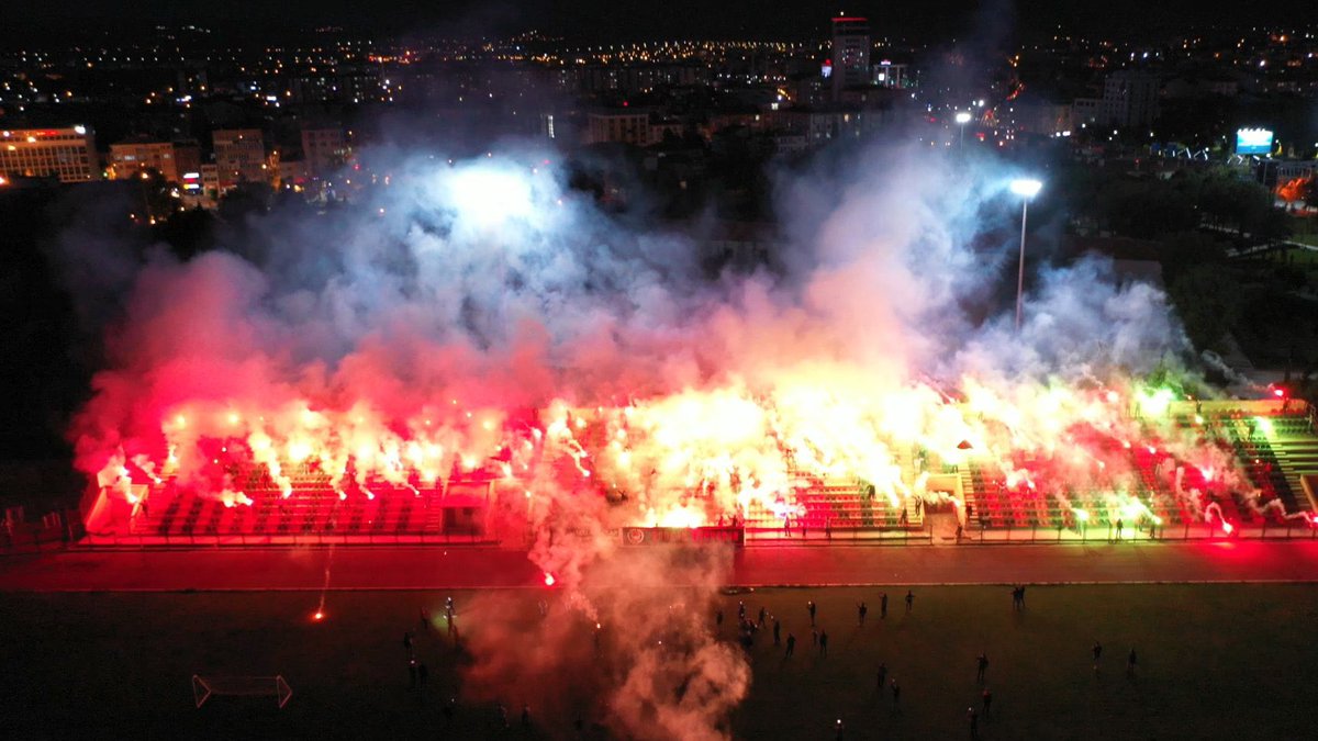 Usaksporr's tweet photo. #Uşakspor54Yaşında   54. Yılımızı Uşak 1 Eylül stadında kutladık... https://t.co/FVohmF1Wgk