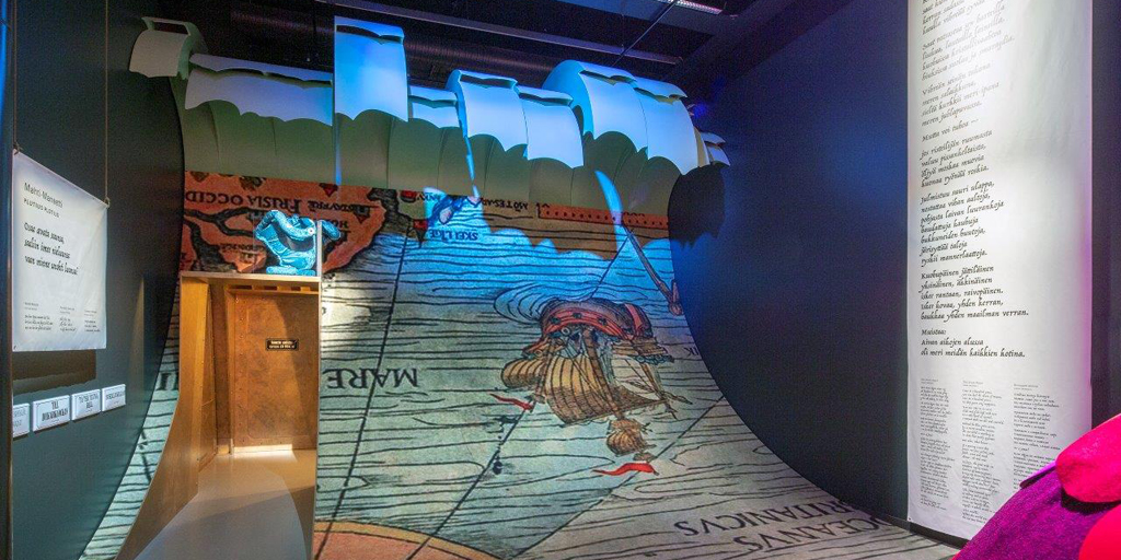 suomenmerimuseo's tweet photo. Maailman merien päivä muistuttaa merten suojelun merkityksestä. #Merimonsterit-näyttelymme ottaa kantaa nykyajan merihirviöön, ihmisten tuottamaan saasteeseen. https://t.co/rChWeRy5w7 #maailmanmerienpäivä #WorldOceansDay https://t.co/ZfnzL8tHDb