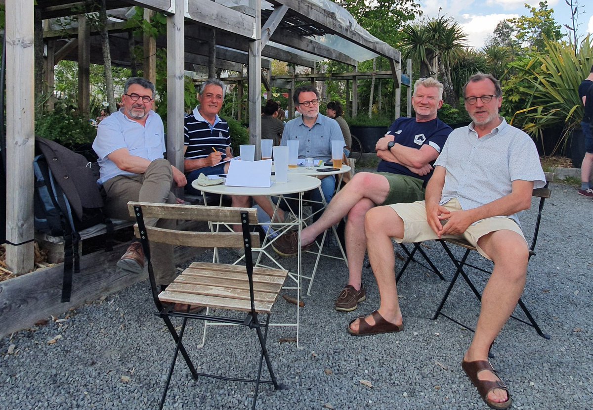 NicolasVisier's tweet photo. Réunion du bureau de l'Association Culturelle de l'été sur une terrasse sympathique @RDV_Erdre @Auxheuresete @DebordDeLoire @40PiedsNantes https://t.co/aYWOlKmWgj