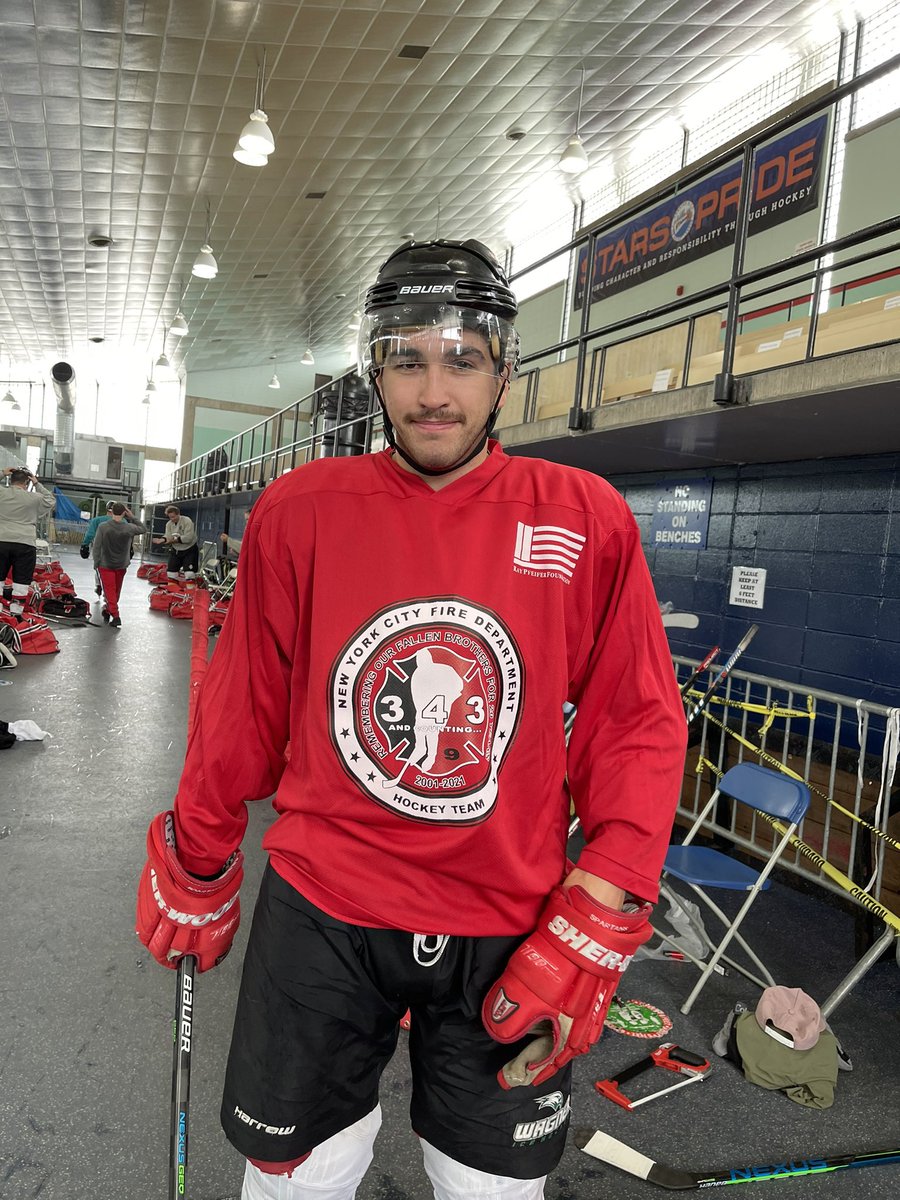 SerraRob's tweet photo. Stopped by to check out the boys in their new practice unis. 🔥🏒🇺🇸 @FdnyTeam @RayPfeiferFDTN #343AndCounting https://t.co/Yn6J6tdMtw