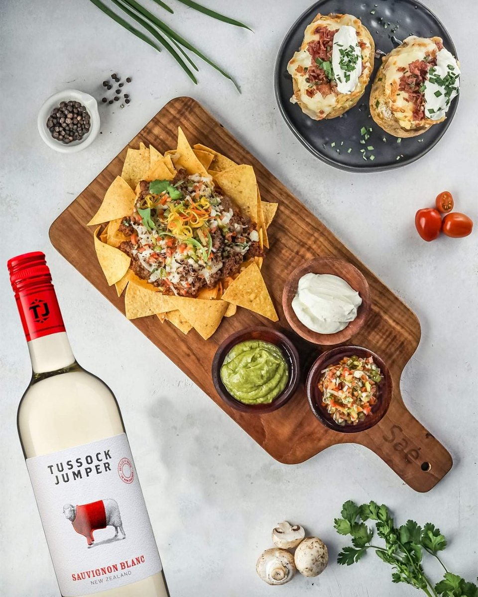 Thinking of going Tex-Mex tonight?

Pair your favorite taco or nacho dishes with a grassy, crisp white wine like Sauvignon Blanc.

#tacotuesday #texmex #tuesdayvibes #sauvignonblanc #winepairing