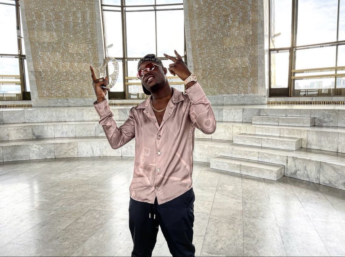 RapFrActus's tweet image. 🚨NINHO a encore obtenu 2 records aujourd’hui ⬇️

- Il devient le 1er rappeur français à compter au moins 4 projets certifiés 3x platine en solo

- Il devient le 1er rappeur français à compter 2 mixtapes certifié 3x platine 

INCROYABLE 🤯