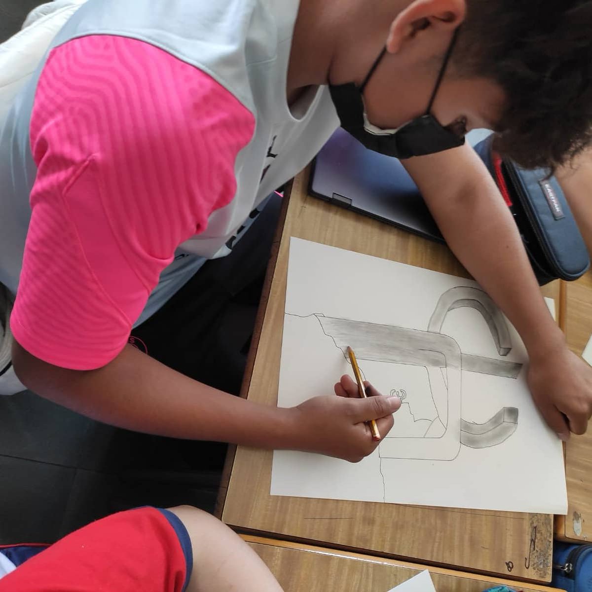 SalesiansSbd's tweet photo. A #2ESO hem començat un miniprojecte on estem estudiant escultors com Robert Morris, Donald Judd, Bràncusi o Chillida famosos per les seves escultures geomètriques.
#UnBoscdEscultures
#STEAM
#TreballxProjectes https://t.co/xhC75DlxaT