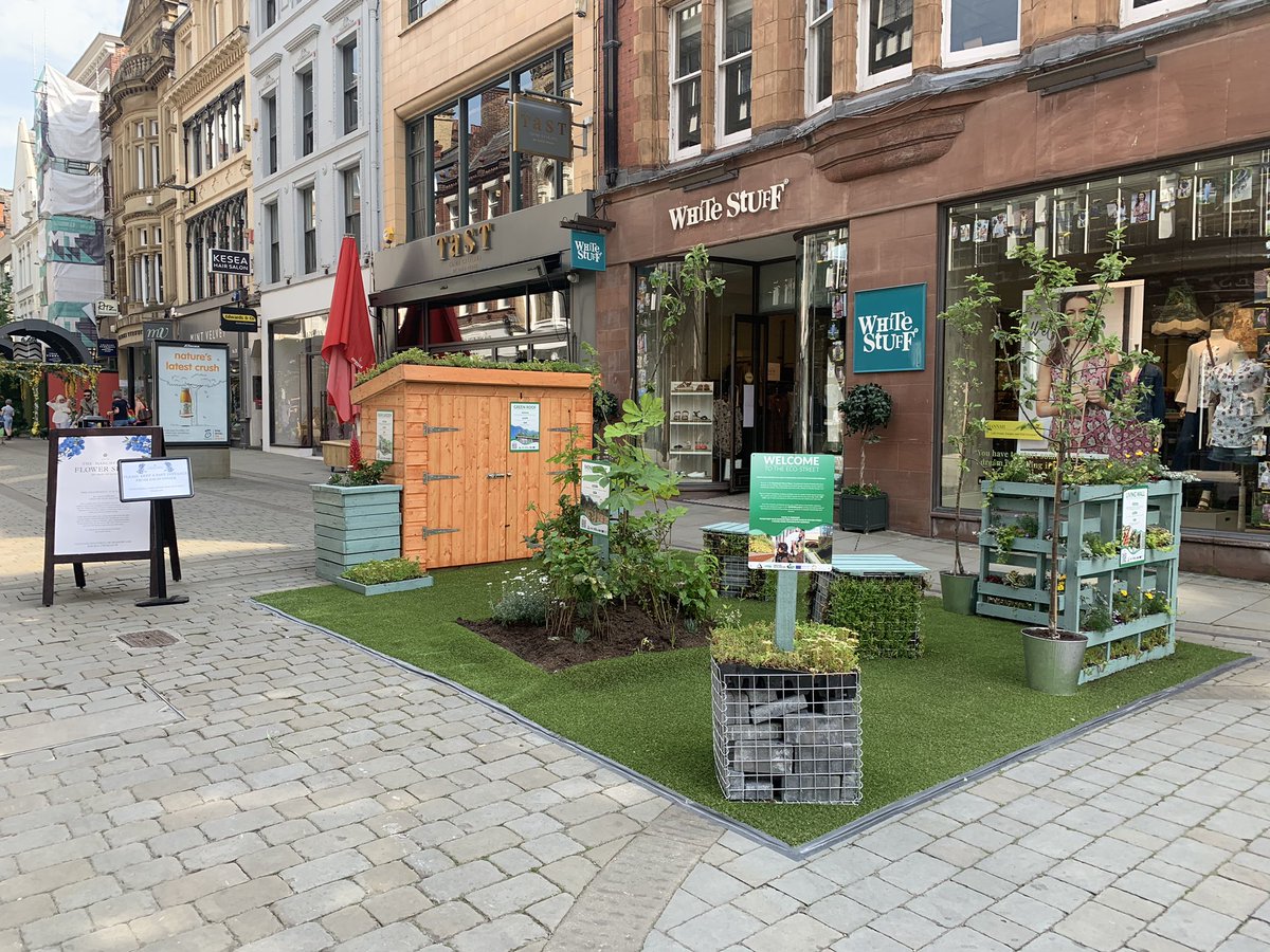 Lovely feeling whilst being in the office today with the @MCRFlowerShow on the doorstep #HereForCultureMCR #MCRFlowerShow @KingStreetMCR