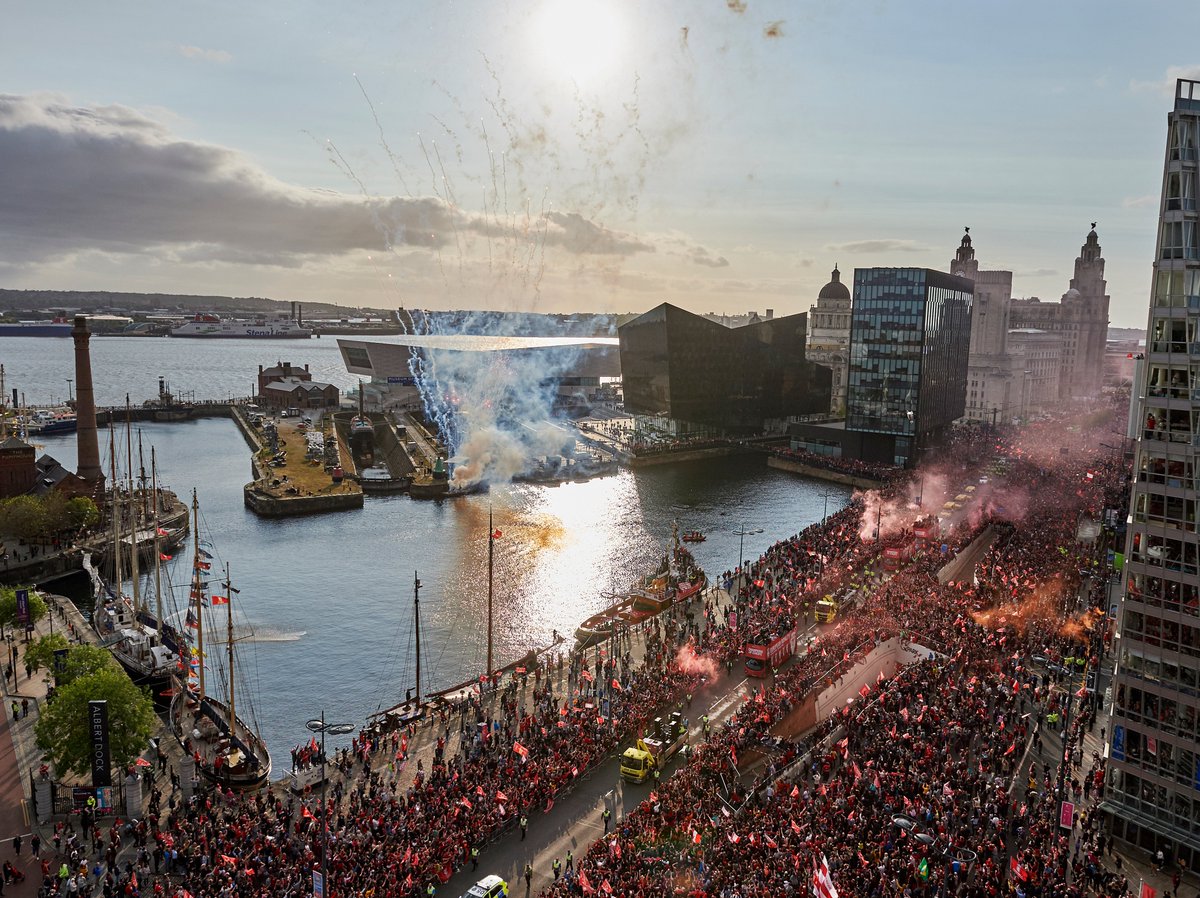 LFC's tweet image. Two years ago today...

A beautiful welcome in our beautiful city for the heroes that made it six...😍🏆