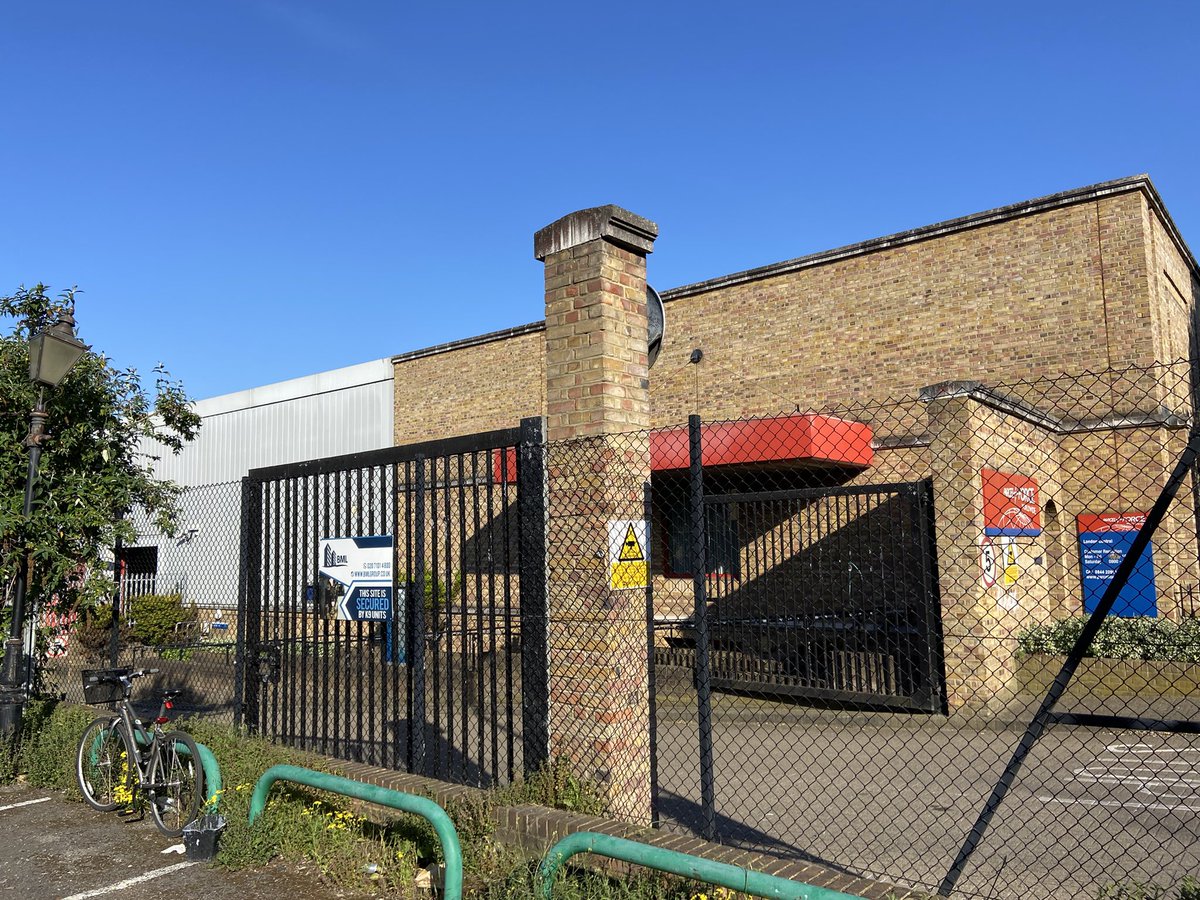 Butternut Bikes (@butternutbikes) on Twitter photo Day 2 of #7DaysOfCycling: I cycled to pick up a parcel at <a href="/parcelforce/">Parcelforce Worldwide</a>’s London Central depot. Turned off a cycle lane on Royal College St… and this is the only place I could find to lock my bike nearby ☹️
Yes, it’s a car park (actually not even for Parcelforce, a neighbour). Day 2 of #7DaysOfCycling: I cycled to pick up a parcel at <a href="/parcelforce/">Parcelforce Worldwide</a>’s London Central depot. Turned off a cycle lane on Royal College St… and this is the only place I could find to lock my bike nearby ☹️
Yes, it’s a car park (actually not even for Parcelforce, a neighbour).