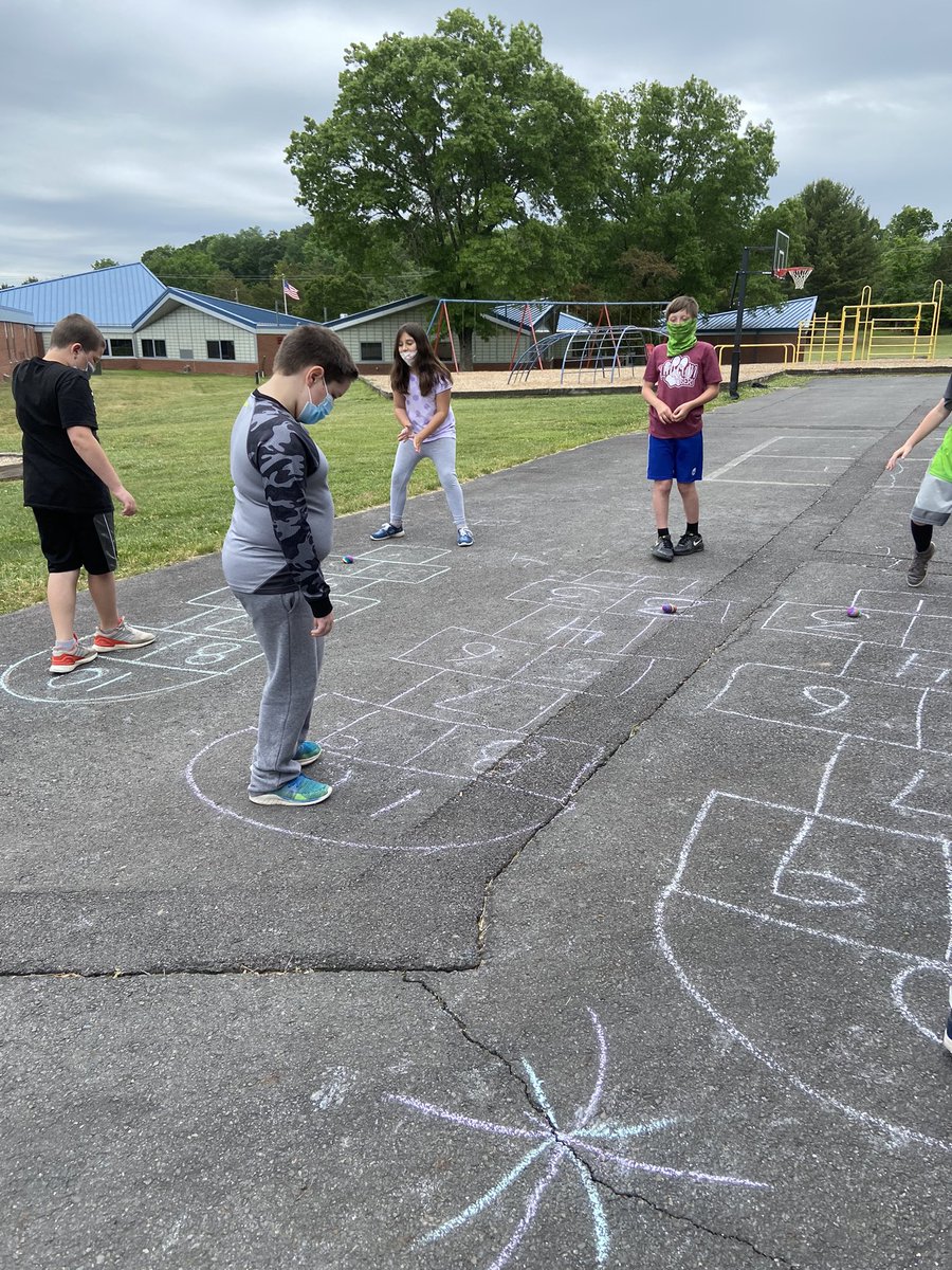 It was a beautiful day for HopScotch en ESPAÑOL! #Palisd #elelang #Spanishlang
