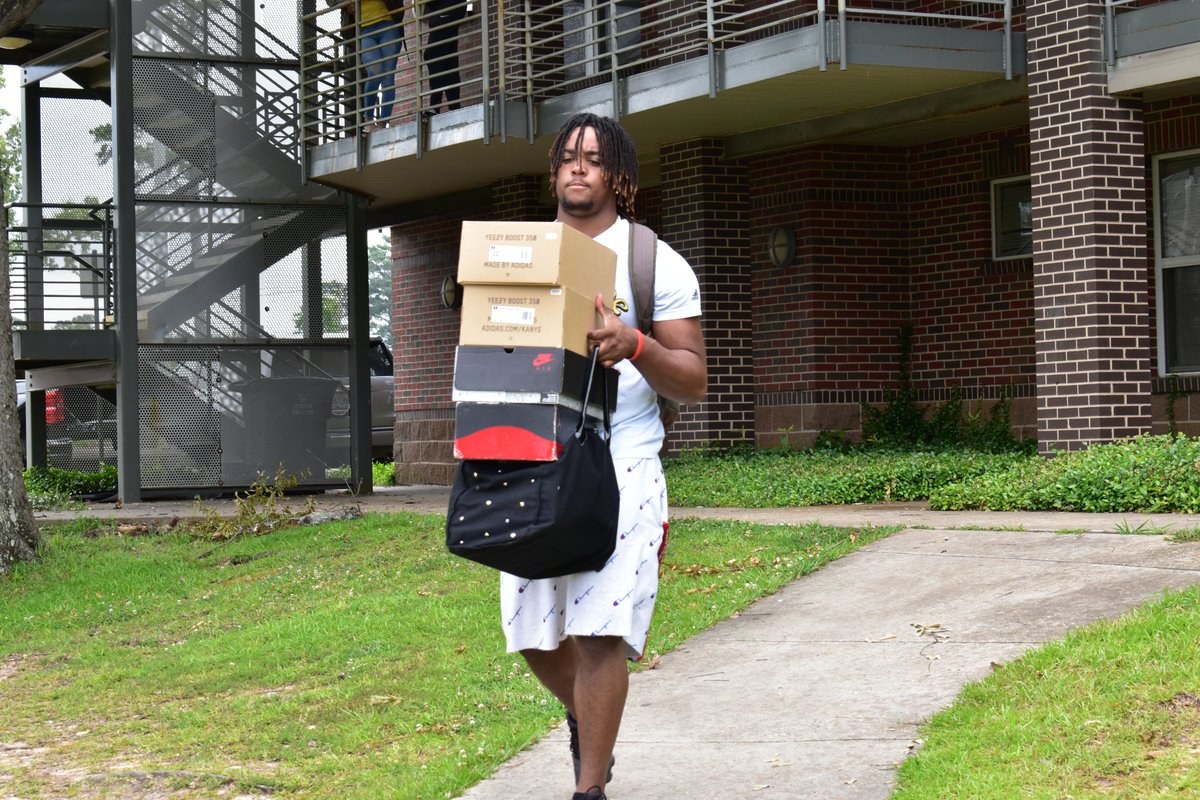 LATechFB's tweet photo. The freshmen have arrived! 🐶🏈 https://t.co/V6XaB0H4q2