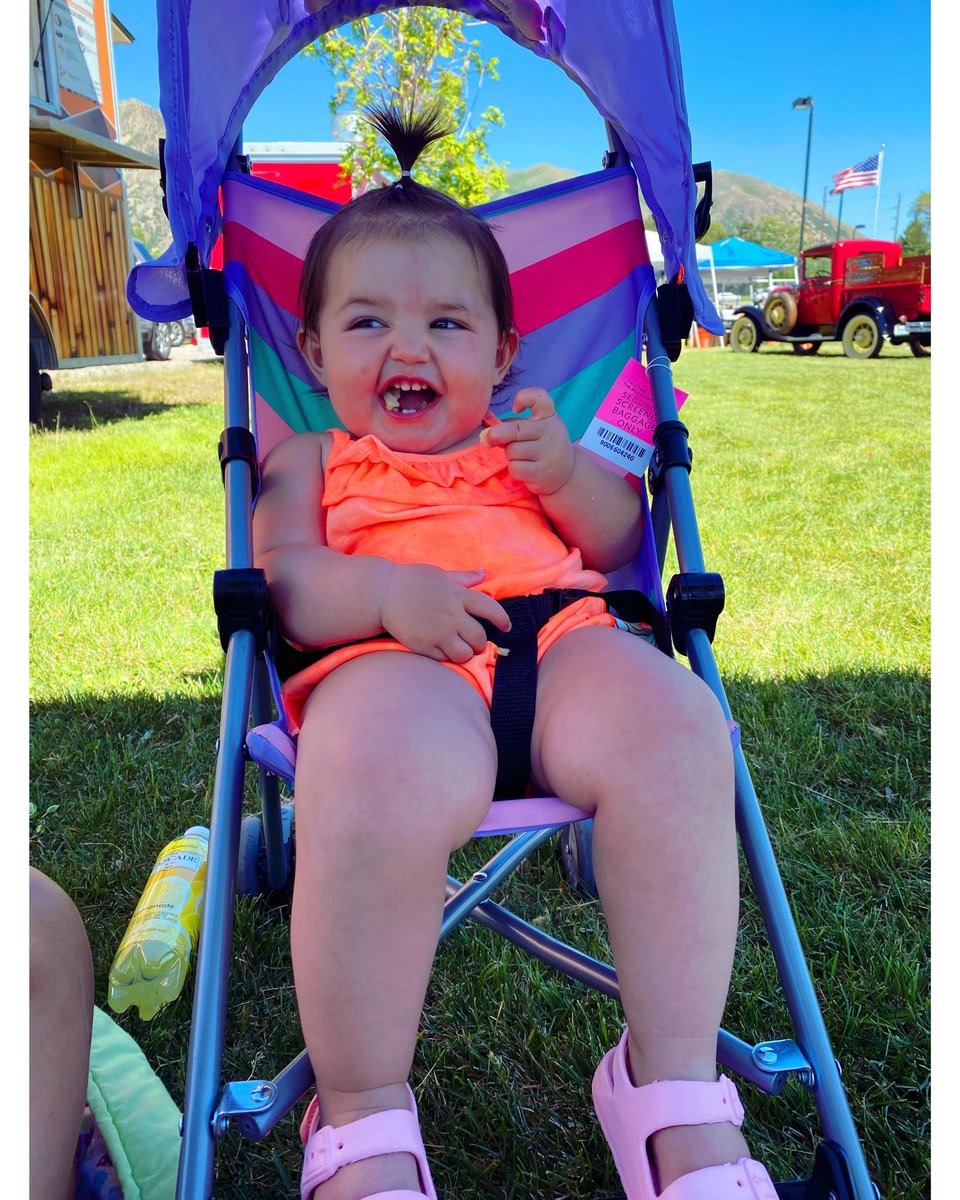 Badass_Mom5's tweet photo. There is NO way my baby girl is going to be 1 tomorrow😭😭 I want you to stay a baby forever mamas🤍💛 https://t.co/s4M05gnGjG