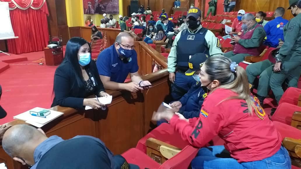 FalconSunad's tweet photo. #1deJunio Las propuestas presentadas por las mesas de trabajo, divididas en 4 bloques prevención, jurídico, tratamiento y seguridad, que conocen las debilidades y deficiencias que presenta el actual estamento jurídico en Venezuela.
@LopezvargasR
#SomosFuerzaEconomica https://t.co/HAqdxp3MW7