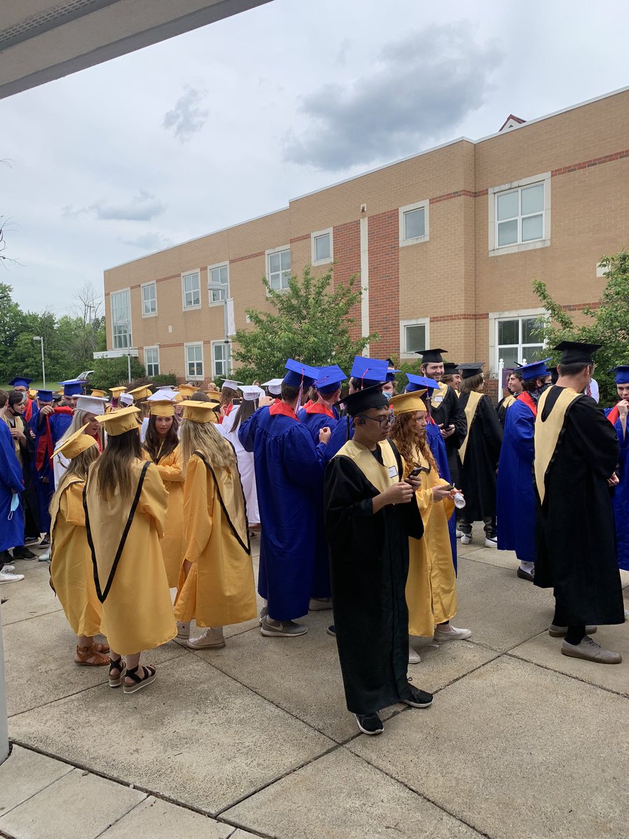 CBWestHS's tweet photo. Awesome seeing our seniors return to their elementary schools to be celebrated today at the Senior Walk. Thank you to everyone involved in celebrating our seniors!! https://t.co/0bQKcH8I9U