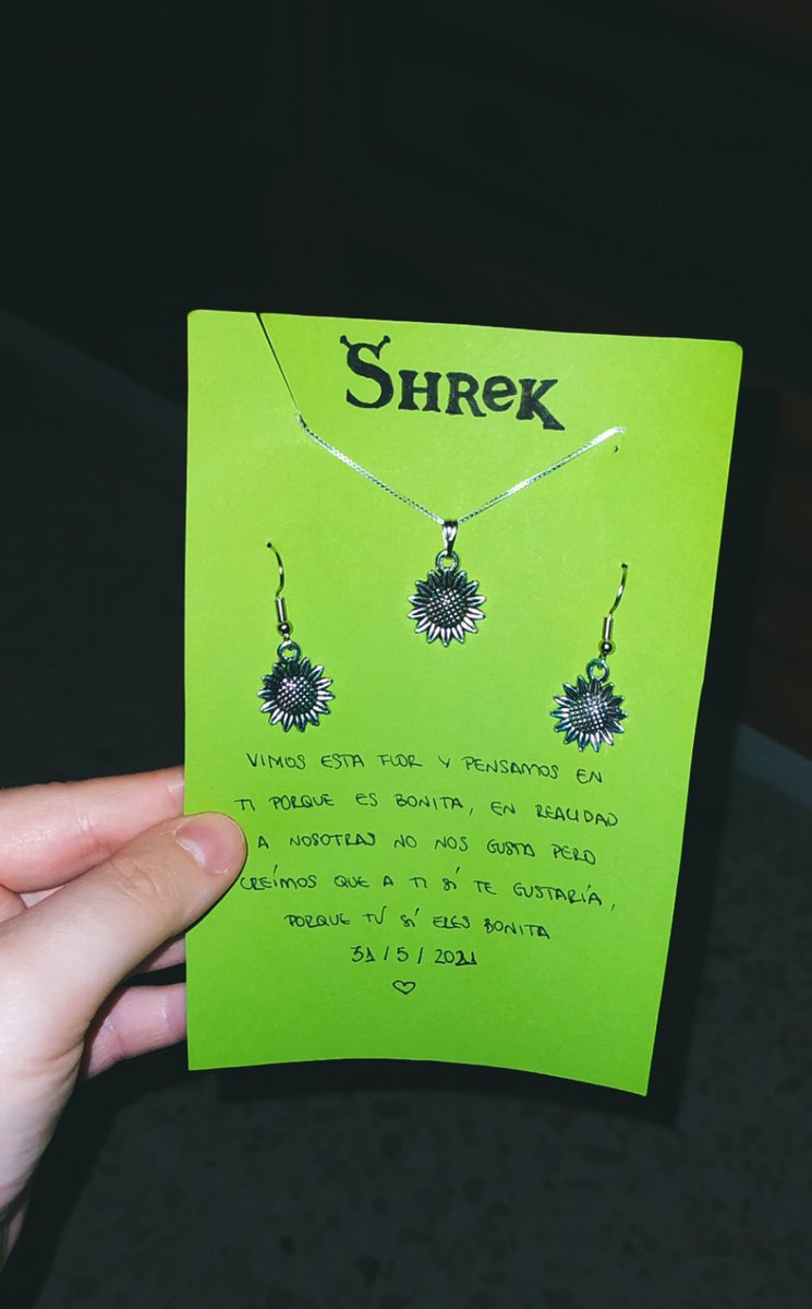 rubiala23's tweet photo. Mis compañeras de piso me han hecho muy muy feliz 💚🌻🤭 #shrek https://t.co/rjHKxhwpbR