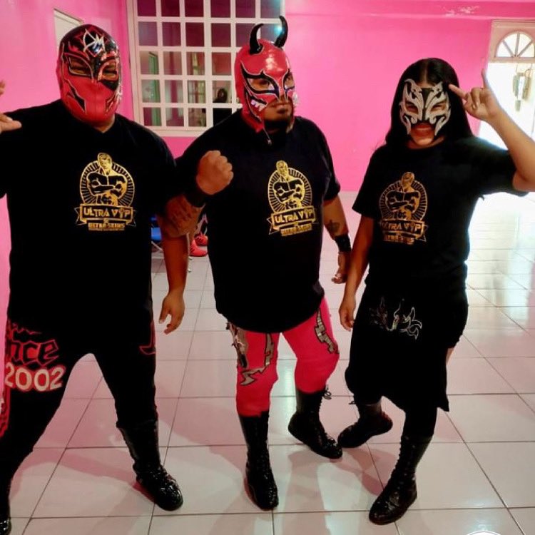 Ultra_skins's tweet photo. El día de hoy la dinastía Soria y Destino Mágico (TEAM SORIA) representaron a esta gran empresa en Cd. Neza.....✨😈🔥

#PUROVIP
#TeamSoria https://t.co/4ScMbUCPML