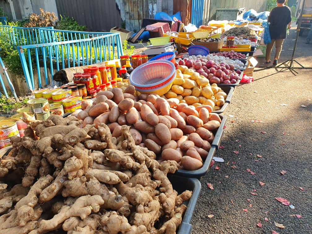 JTB_MLY's tweet photo. \マレーシアのローカル朝市/
マーケットは庶民の台所。
新鮮な野菜や果物、精肉など売られています。
ロックダウン中も営業はしていますが、出店数は少なくなっています。
#pasarpagi
#マレーシア https://t.co/dzJlxputgm