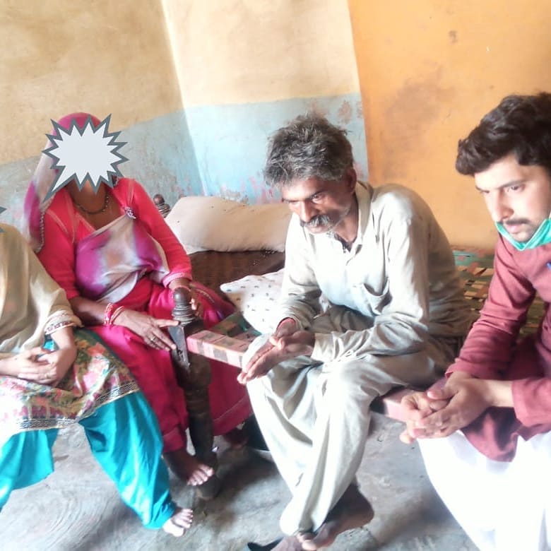 ValueBeings's tweet photo. VHB team met with the Ganga whose daughter has been engaged and she's much worried for her marriage as her husband has left her alone and her son also suffering from Epilepsy disease, and the family is poor and needy.
She has requested all the willing people to help them in, https://t.co/OvIgx6QYug