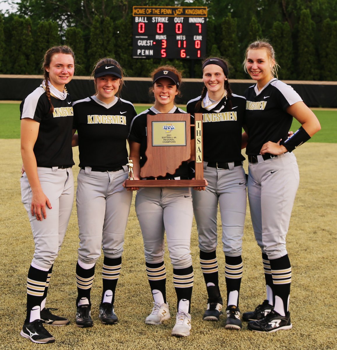 The_Pennant's tweet photo. Penn Softball Seniors Maddie Calvin, Morgan Kling, Mary Petras, Paige Fuelling &amp; Addy Kois celebrate 4 Regional crowns in 4 seasons !!!! https://t.co/NkfGeMtkOa