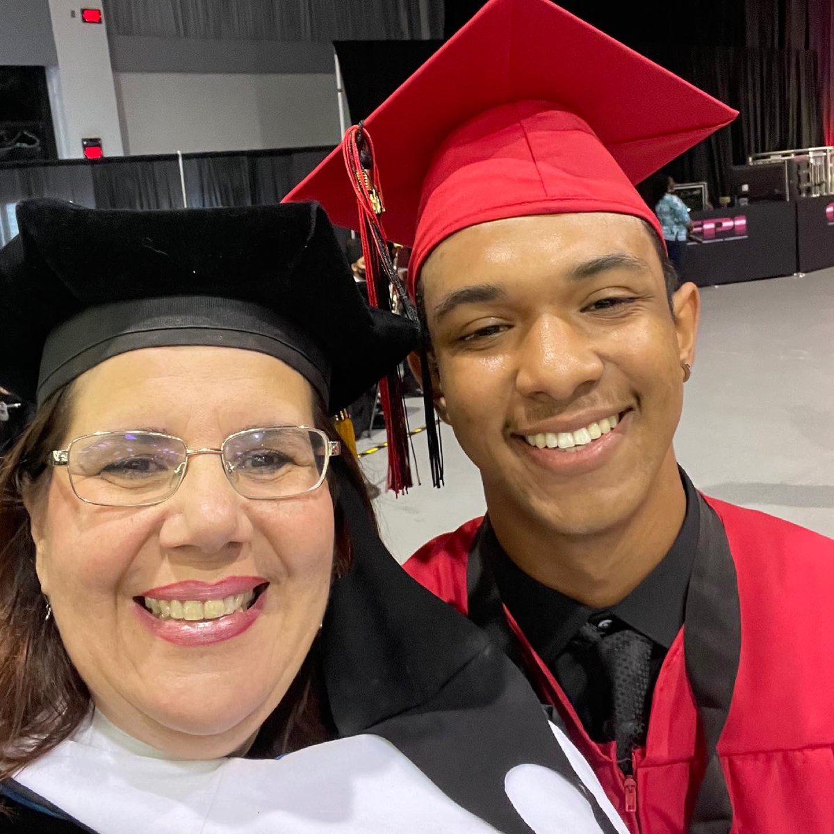 LizzRod72's tweet image. Congratulations congratulations C/O 2021 #HHS #terriers