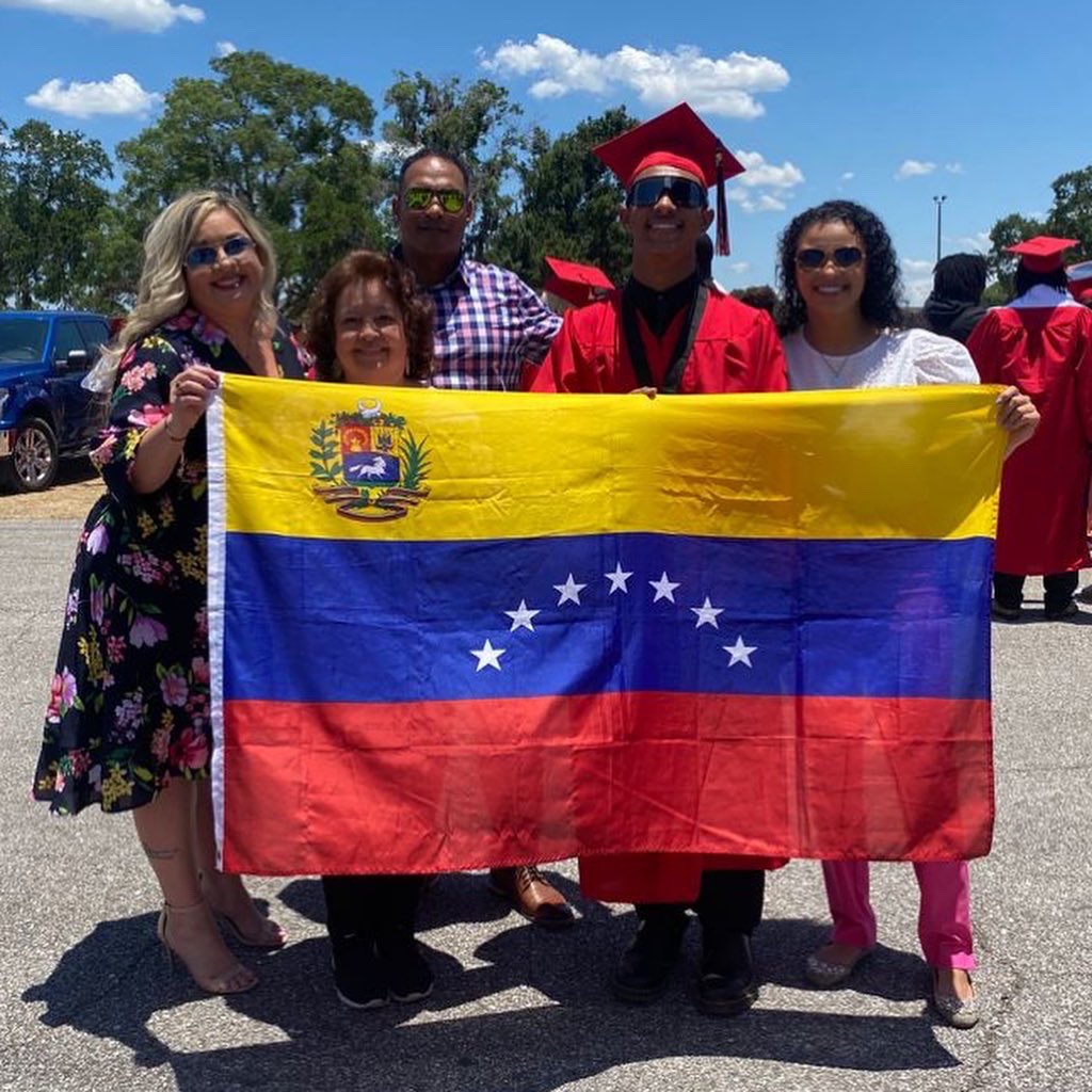 LizzRod72's tweet image. Congratulations congratulations C/O 2021 #HHS #terriers