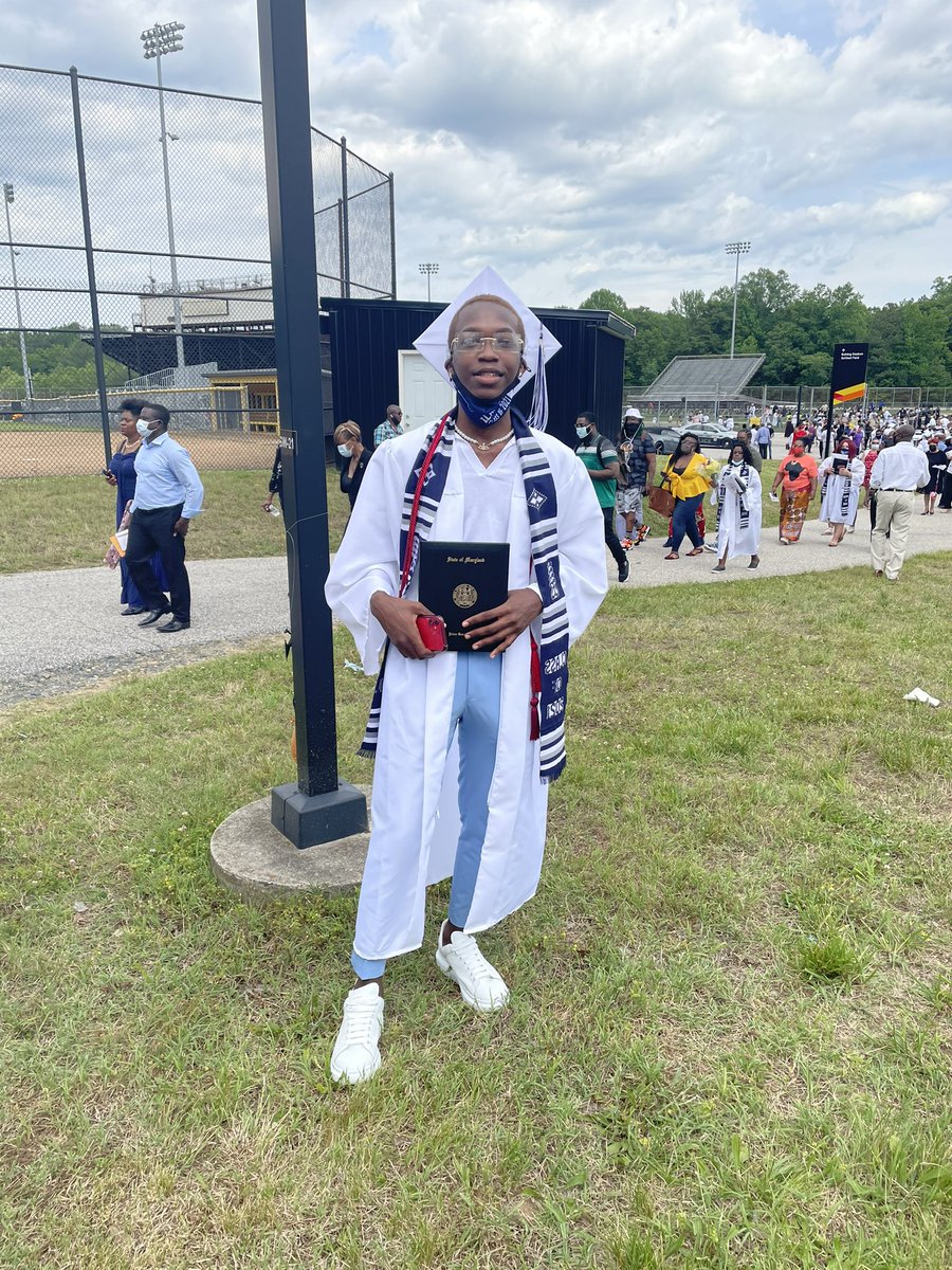 The babies made it 🍎🎉 #Classof2021 #LHS