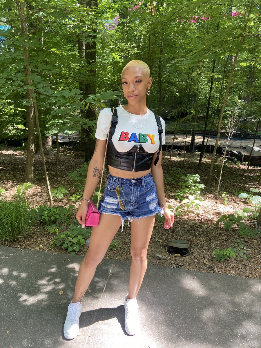 _chellybean__'s tweet image. yeah she bad but she good too ™️